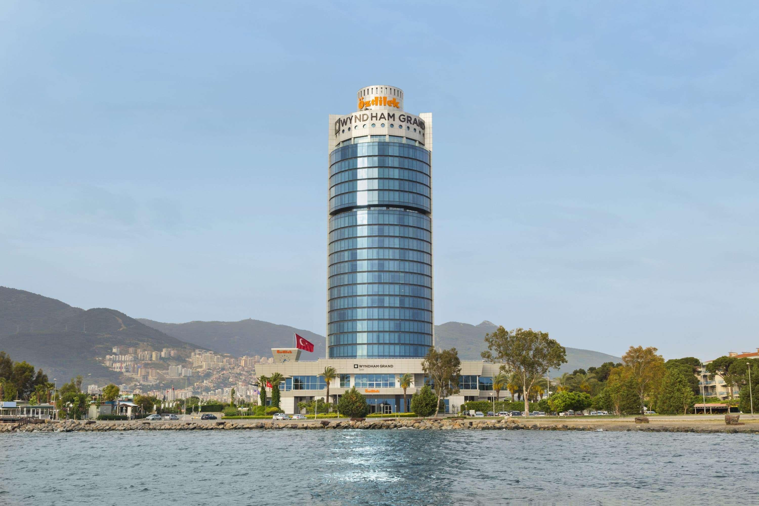 Wyndham Grand Izmir Ozdilek Thermal & Spa Hotel Exterior photo