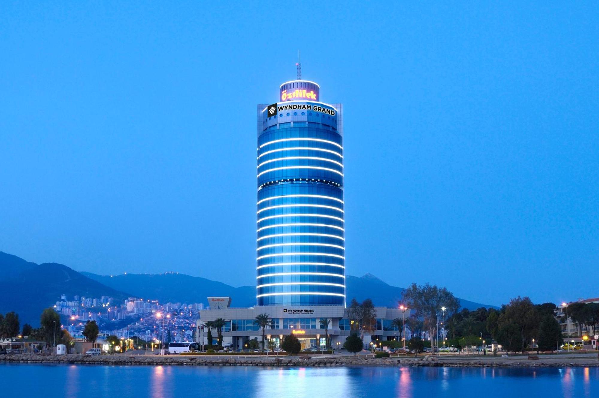 Wyndham Grand Izmir Ozdilek Thermal & Spa Hotel Exterior photo